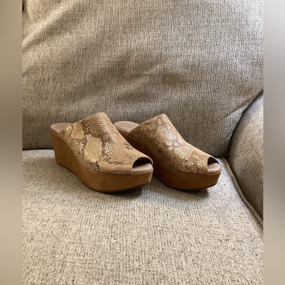 Chocolat Blu Yiona Peep Toe Wedges-size 6
